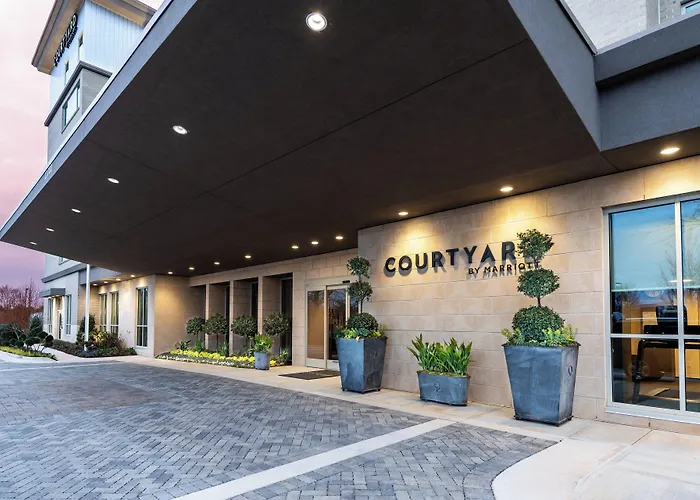 Courtyard By Marriott Atlanta Alpharetta/Avalon Area